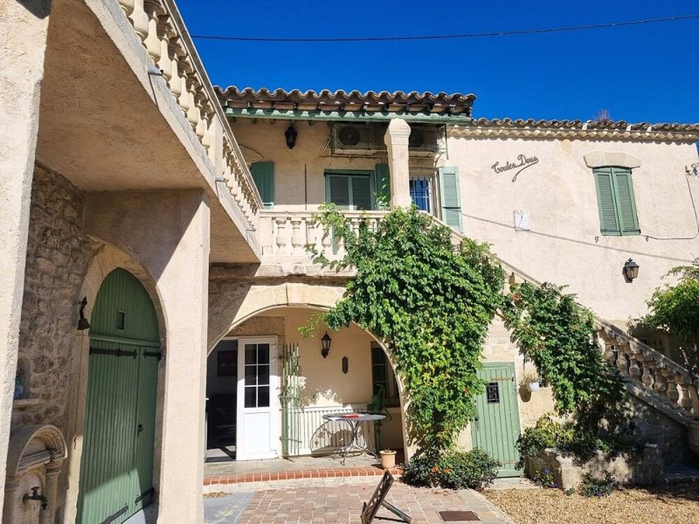 Vente maison en pierres apparentes avec piscine et dépendance à SOUVIGNARGUES. 30250.