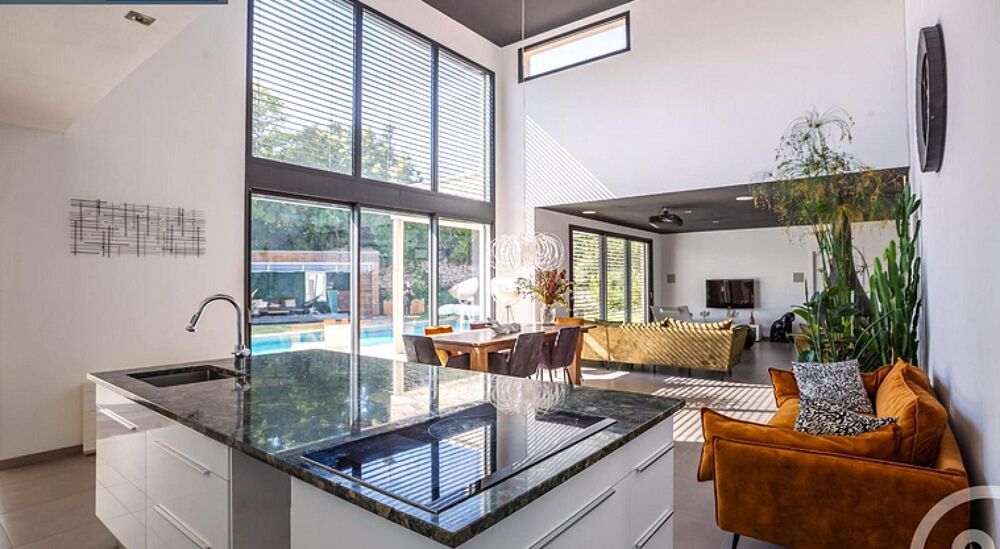 Vente Maison Villa d'architecte F6 de 200 m² sur 2000 m² sur les hauteurs de SOMMIERES (30250) Sommieres