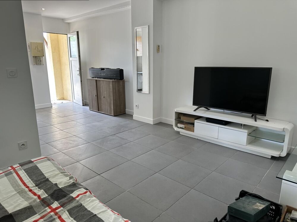 Valergues : Exclusivité : Studio avec places de parking privatives et extérieur