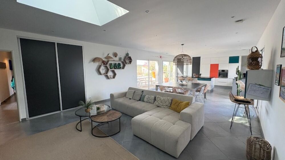 VILLA P6 -TERRASSE - PISCINE- DOUBLE GARAGE- ENTRE NIMES ET UZES