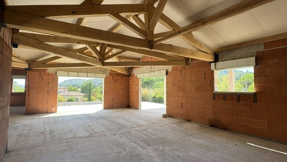 GRANDE VILLA NEUVE + GRAND GARAGE HORS D'EAU ENTRE NIMES ET ANDUZE