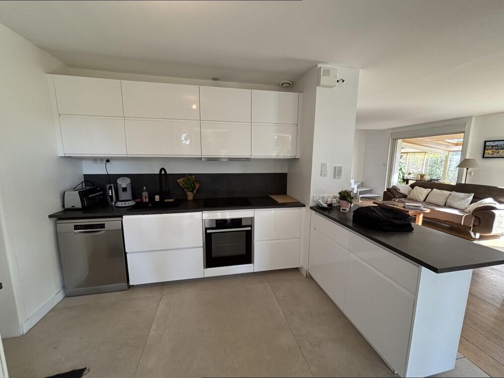 Vente Maison Saint-Jean-de-Védas – Maison familiale  T5 rénovée de  145 m² habitables + véranda de 24 m² + piscine sur 680 m² de terrain. Saint-jean-de-vedas