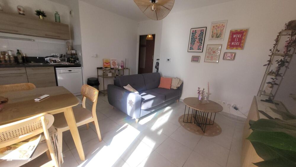 Vente Appartement MONTPELLIER superbe appartement T2 lumineux 43 m² au dernier étage, terrasse et  garage fermé . Ascenseur Montpellier