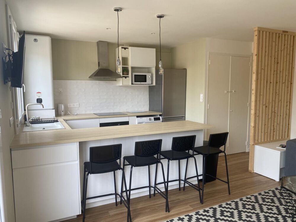 Location Appartement APPARTEMENT P4 MEUBLE- SQUARE DE LA COURONNE NIMES Nimes
