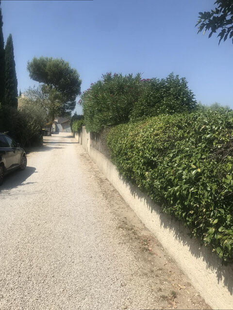   maison de plain pied avec piscine et 3 chambres sur saint remy de provence proximit centre avec un studio indpendant Maison - 4 pice(s) - 880 m