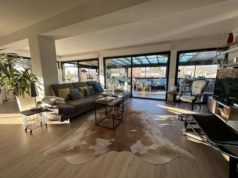 Valergues en exclusivité ce magnifique T6 avec terrasse , piscine et garage