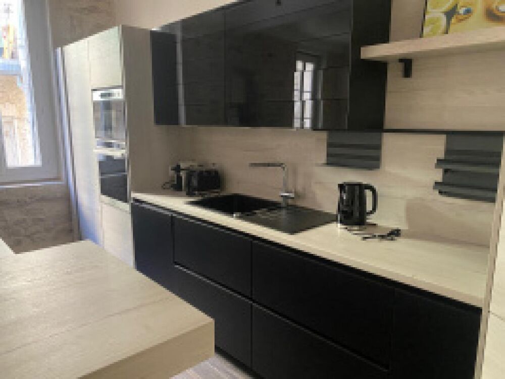 APPARTEMENT P2 MEUBLE - PLACE D'ASSAS NIMES CENTRE