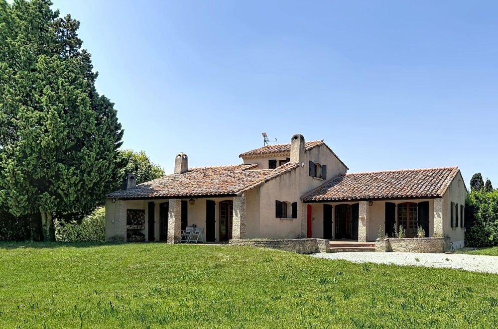 Entre campagne, propriété avec piscine et potentiel équestre.