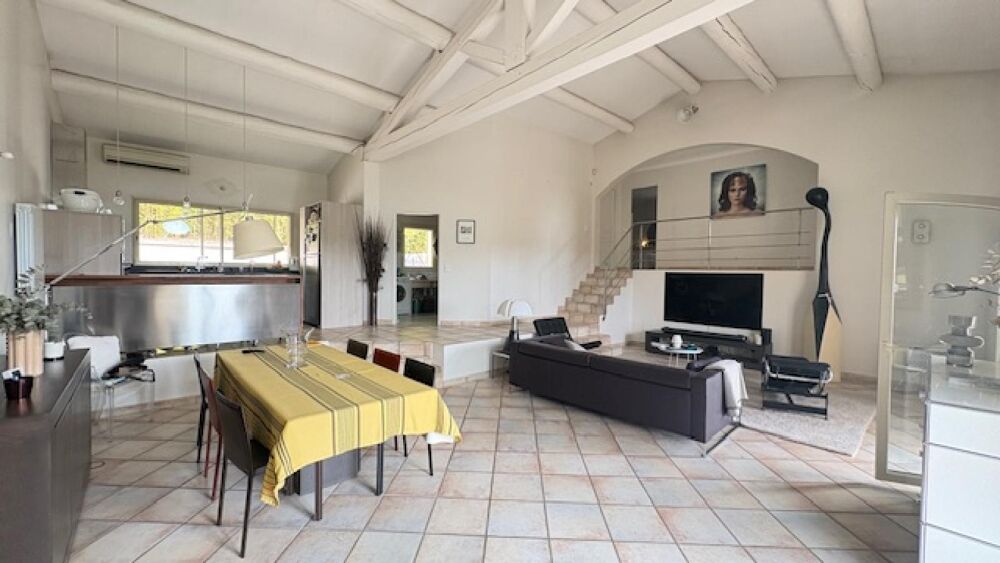 Villa P5 avec piscine sur 1850 m2 - BELLEGARDE