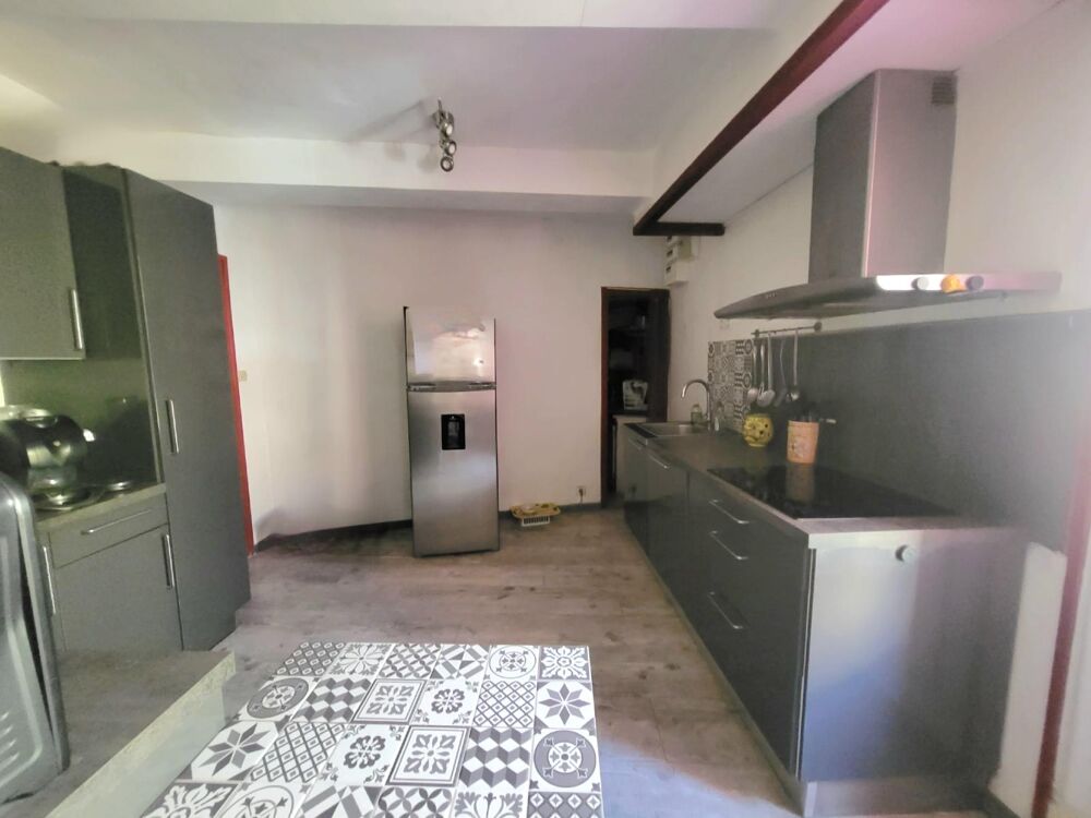 Vente Appartement Lodeve vente appartement T2, avec bureau cours, 3 caves et jardin privé Lodeve