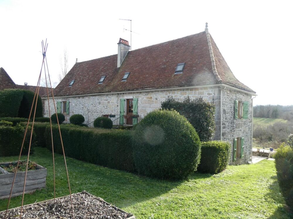 Bien plus quune maison, un nouveau projet de vie ! A vendre Secteur LACAPELLE-MARIVAL 46120 maison, piscine et dépendance.