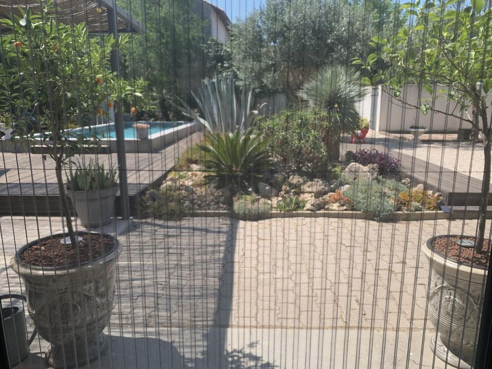 ancien mas Camarguais revisité avec soin avec piscine et jardin aménagé dans ce hameau calme proche d'Aigues Mortes