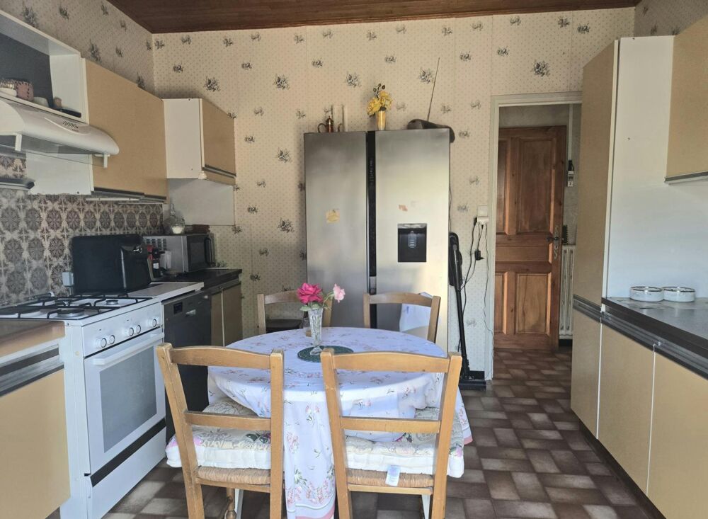 Vente Maison Vente Bédarieux maison 85m², 2ch, 1 bureau, terrasse, jardinet, garage et remises. Bedarieux