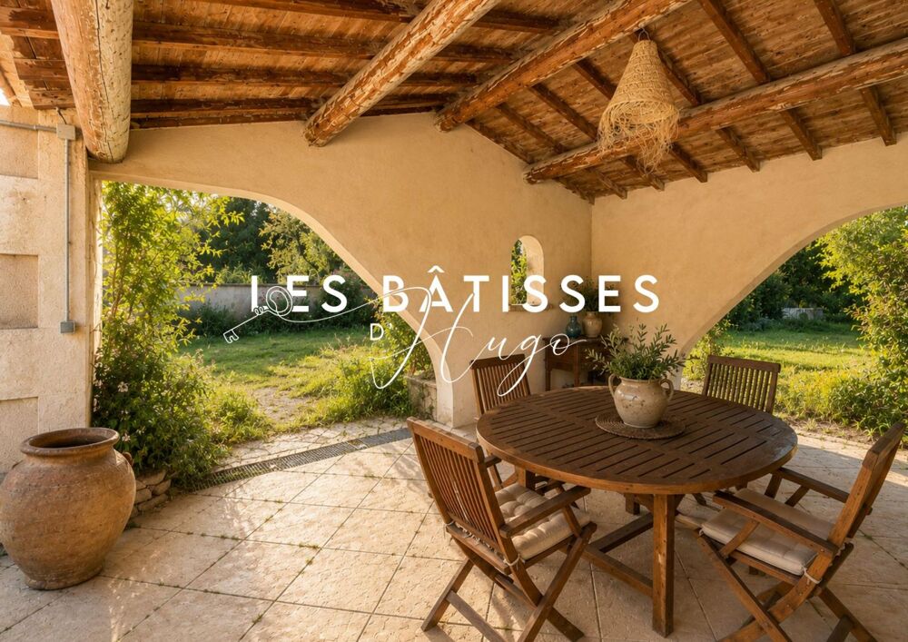 Maison de plain-pied avec dépendance et piscine à Maussane-les-Alpilles