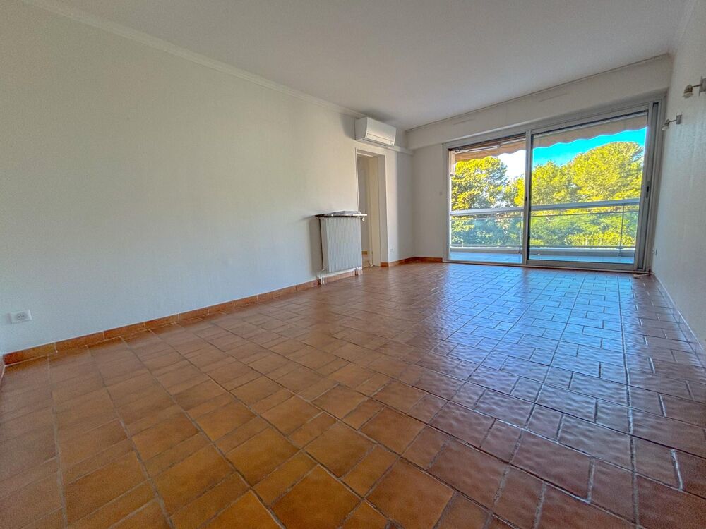 Superbe T3 avec terrasse  Résidence seniors avec services 24/24  Garage box et cave
