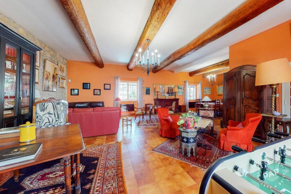 Vente Maison Maison de centre ville avec jardin et dépendance sur double niveau ( R+1) avec piscine, parcelle globale d'environ 1200 mètres d Serignan