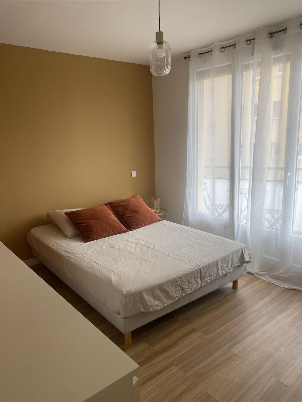 Location Appartement APPARTEMENT P4 MEUBLE- SQUARE DE LA COURONNE NIMES Nimes