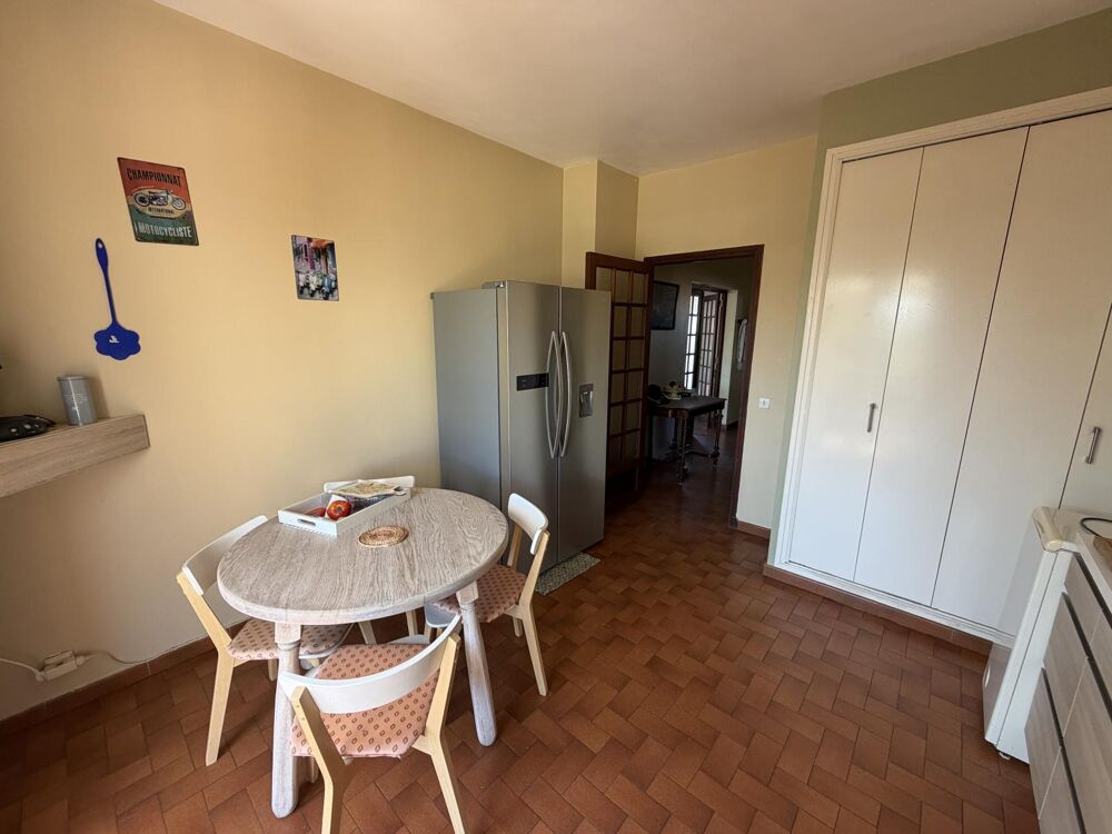 Un bien à mi chemin entre la maison de ville et l'appartement à coté de la mer
