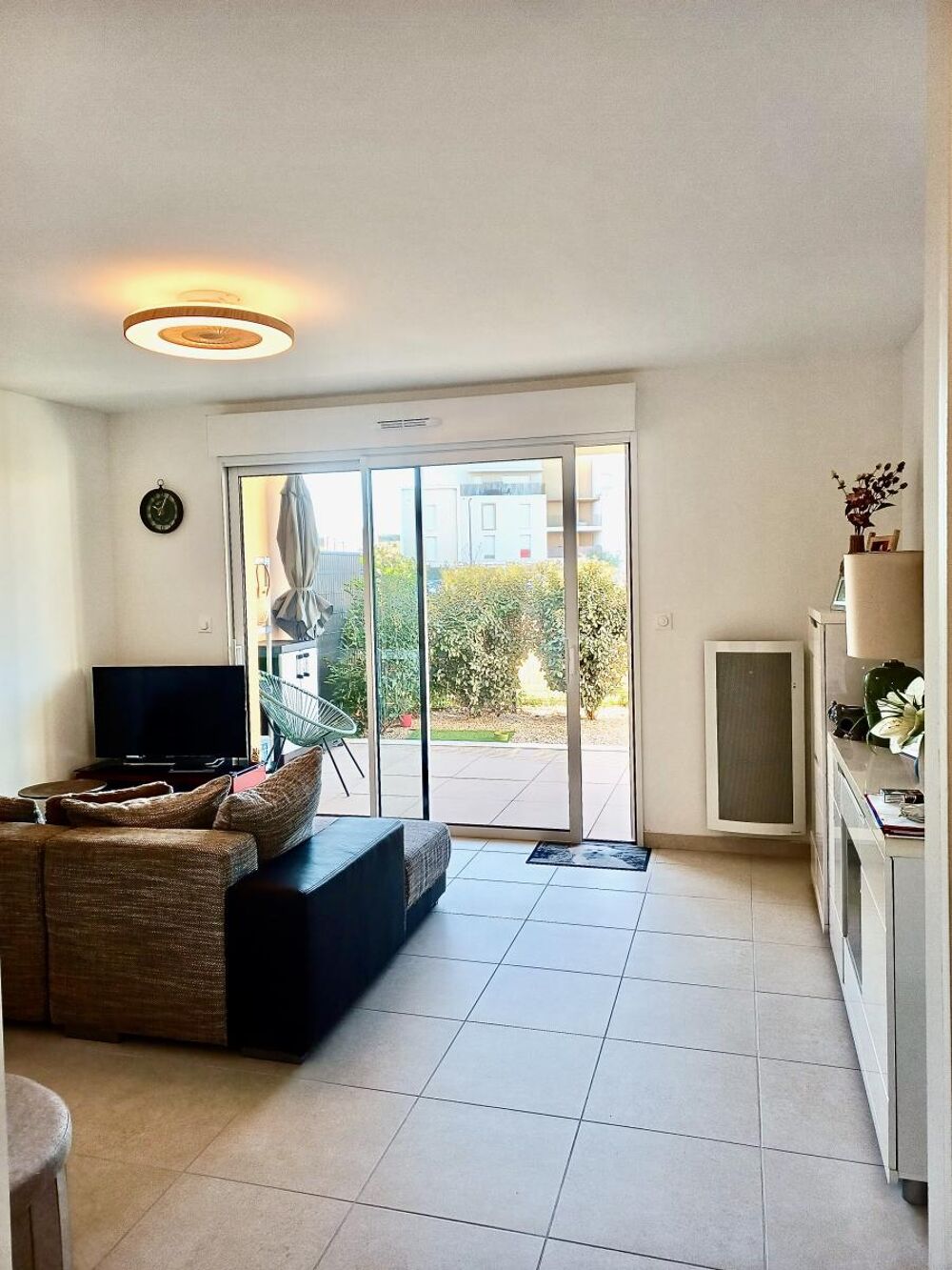 Bel appartement T2 de 43 m2 avec terrasse et parking privatif - résidence récente 2024.