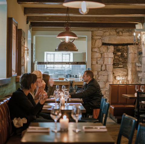 Bar restaurant traditionnel &agrave; proximit&eacute; de sites touristiques - Nord Is&egrave;re 130800 157 m�$$130 800 &euro;