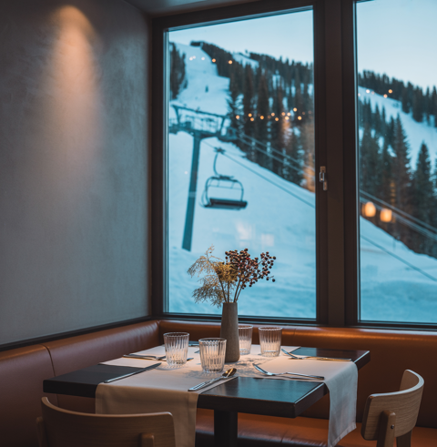 Restaurant + bar face au télésiège en station de Maurienne 330000 364 m$$330 000 €