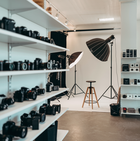 Commerce activit&eacute; de photographie et vente de mat&eacute;riel - 93 308000 100 m�$$308 000 &euro; 