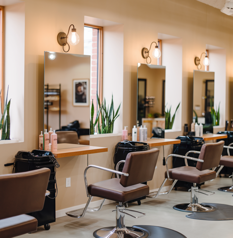 Salon de coiffure &amp; esth&eacute;tique � Sud du Val-de-Marne 99000 130 m�$$99 000 &euro;