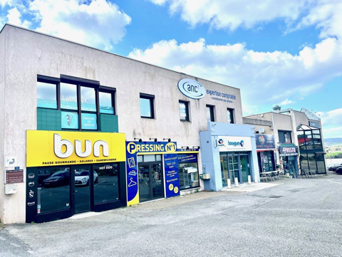   Bureaux de 116 m² idéalement situés sur axe passant à DAVEZIEUX. 