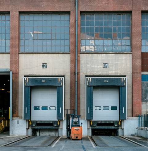 Ancienne Usine Multi-Locataires � 8 000 m&sup2; � Id&eacute;al Investisseur 1590000 8168 m�$$1 590 000 &euro;