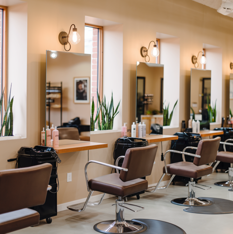Salon de coiffure avec emplacement agr&eacute;able &agrave; Reims 61000 95 m�$$61 000 &euro;