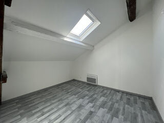  Appartement à louer 4 pièces 79 m²