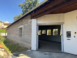  Parking / Garage à louer 220 m²