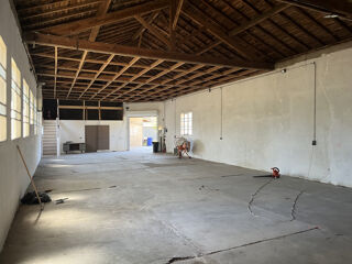  Parking / Garage à louer 220 m²