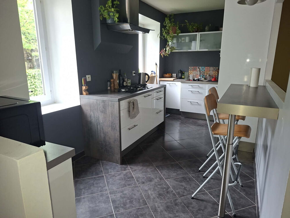Vente Appartement Appartement T4 au 1er étage d'une petite copropriété proche du centre de Lamure/Azergues Lamure sur azergues