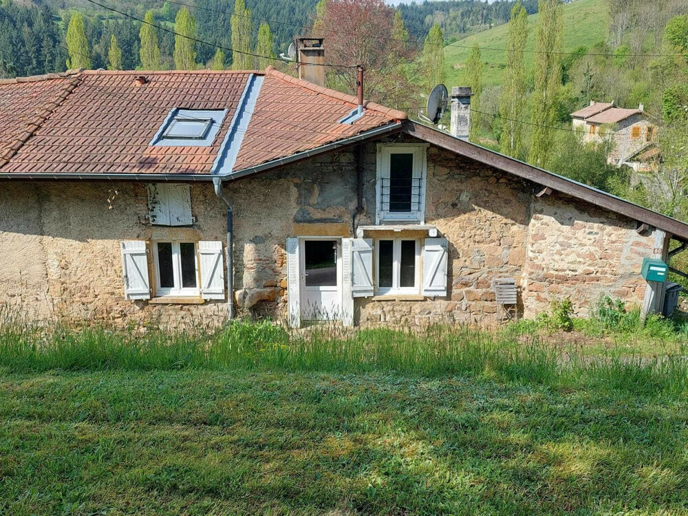 Chambost Allières. Maison de hameau sans terrain élevée sur cave