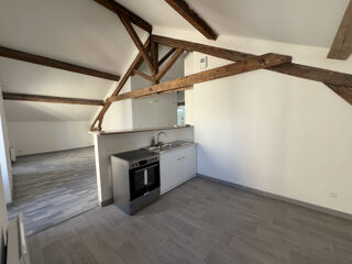  Appartement à louer 4 pièces 79 m²