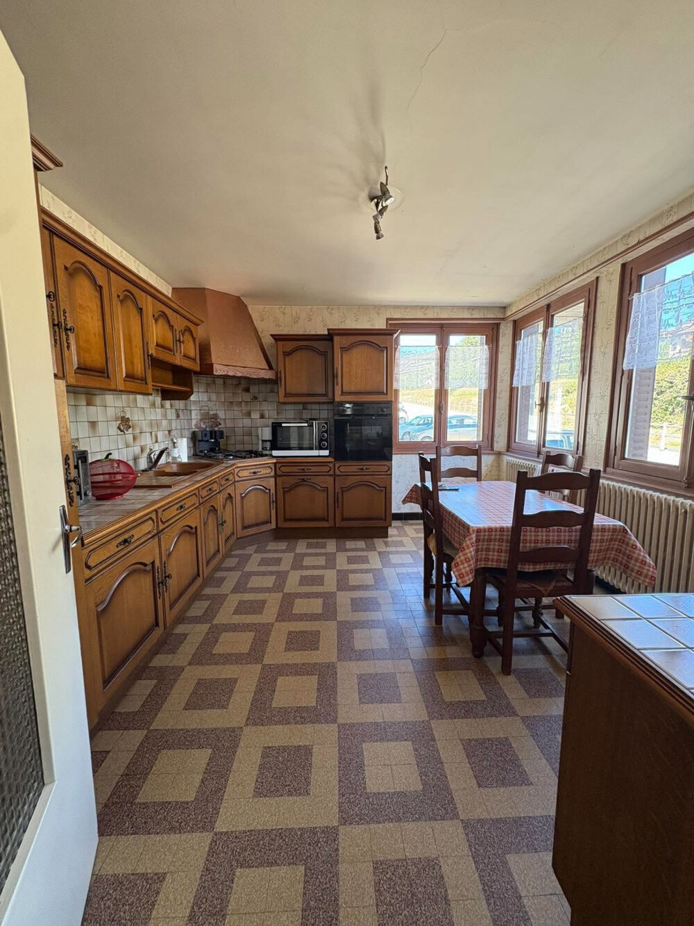 Maison à rénover située à Poule-les-Echarmeaux