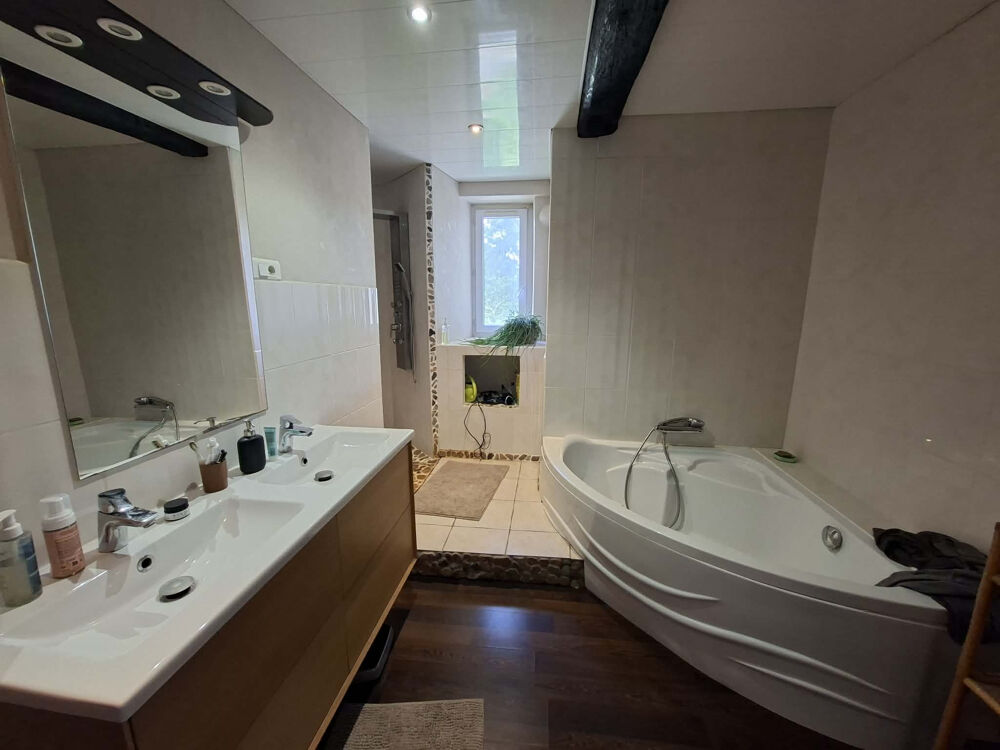 Vente Appartement Appartement T4 au 1er étage d'une petite copropriété proche du centre de Lamure/Azergues Lamure sur azergues