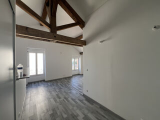  Appartement à louer 4 pièces 79 m²