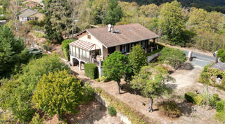 Vente Maison Grande maison de 1980 (5 chambres) avec dépendances et piscine sur 4000m2 de terrain Chamelet
