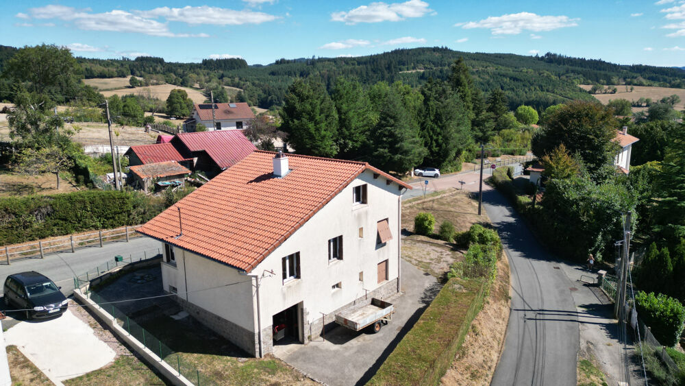 Maison à rénover située à Poule-les-Echarmeaux