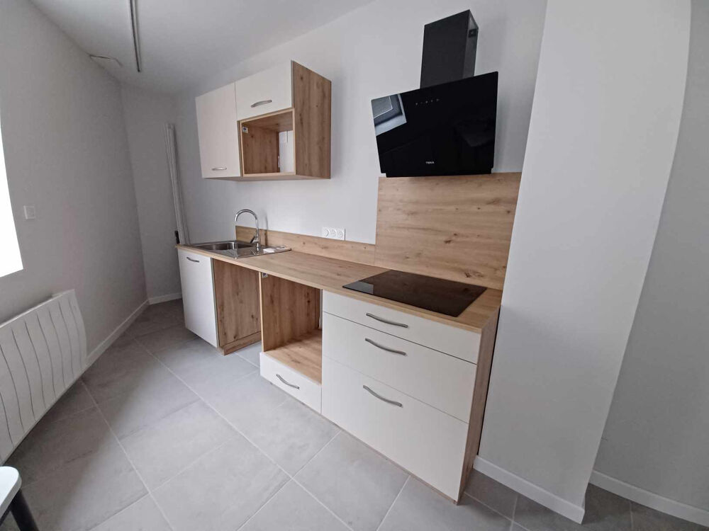 Location Duplex/Triplex Au coeur de Poule les Echarmeaux, triplex entièrement restauré Poule les echarmeaux