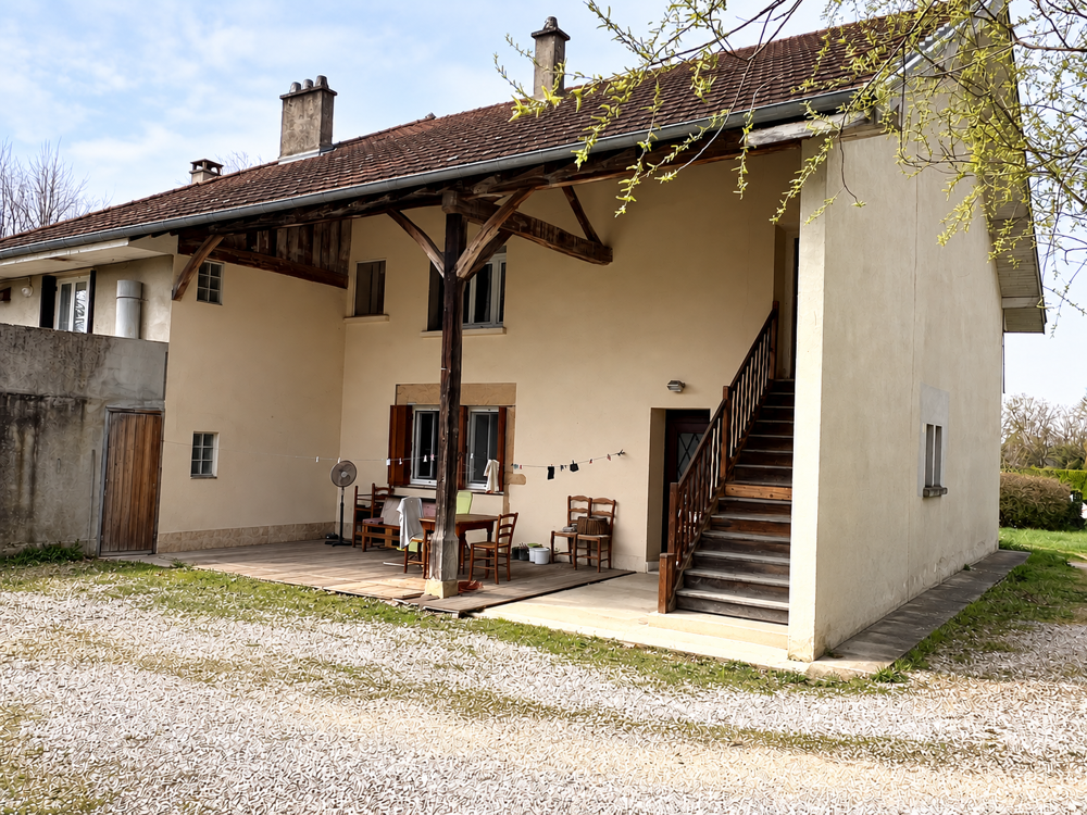 Vente Maison POLLIAT   Maison de 162 m2 avec deux logements indépendants sur 855 m2 de terrain - 5 chambres Polliat