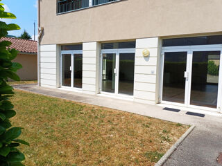 Vente Appartement À VENDRE   Appartement T4 de 100 m2 avec jardin privatif   Centre de Vonnas Vonnas