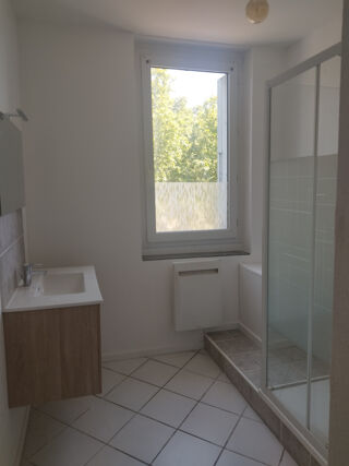  Appartement à louer 3 pièces 80 m²
