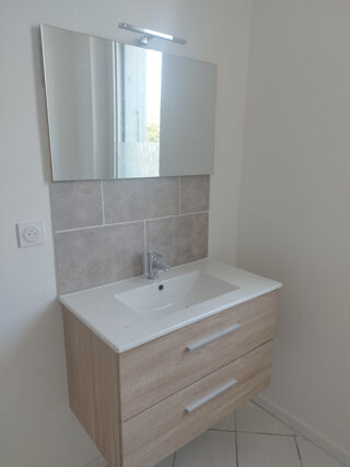  Appartement à louer 3 pièces 80 m²