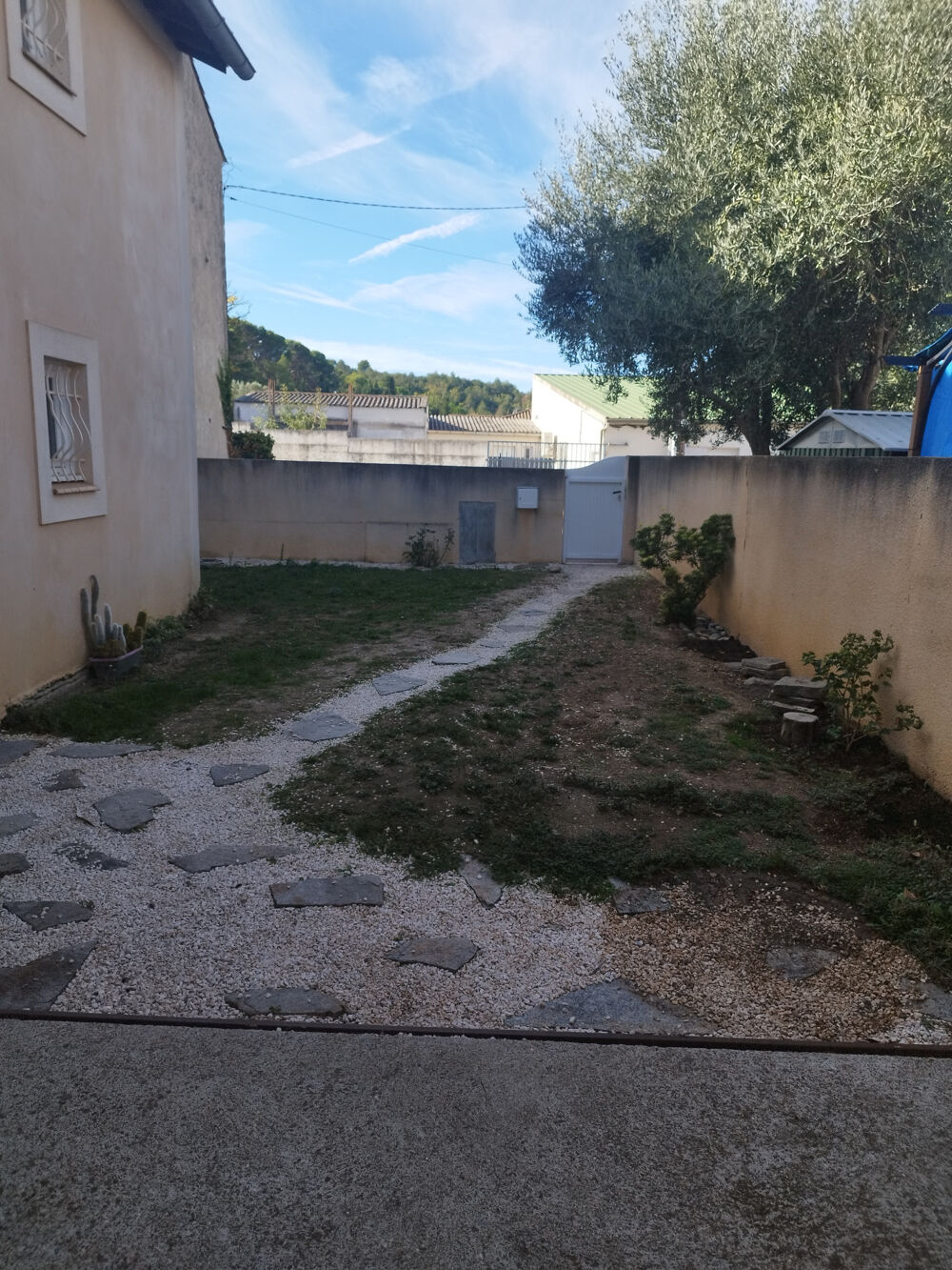 Location Maison GRANDE MAISON DE VILLAGE DE TYPE 5 VERZEILLE Verzeille