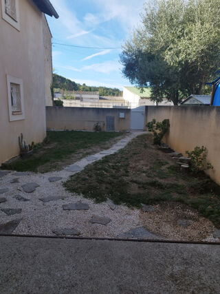 Location Maison GRANDE MAISON DE VILLAGE DE TYPE 5 VERZEILLE Verzeille