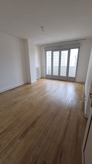  Appartement à louer 4 pièces 62 m²