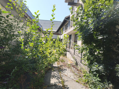 Ensemble immobilier 6 000 m2 &agrave; r&eacute;habiliter   Cœur de bourg, sortie A51 578875 38650 Monestier de clermont